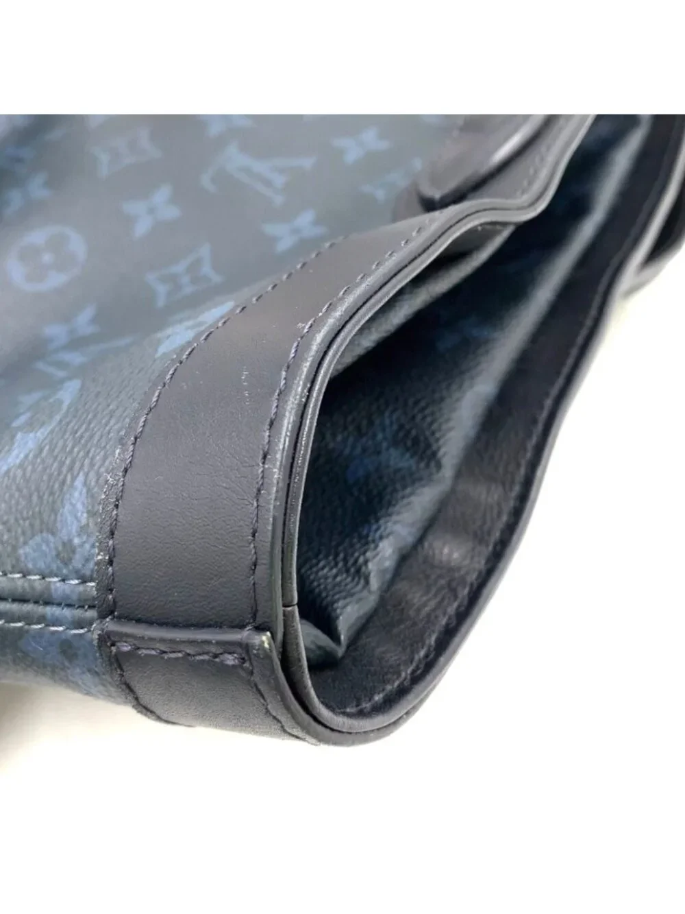 Louis Vuitton Ultralight Monogram Edge Coat Ruto Leather Navy White Red Tote Bag